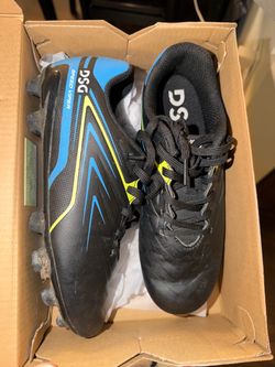 Kids soccer cleats 2.5