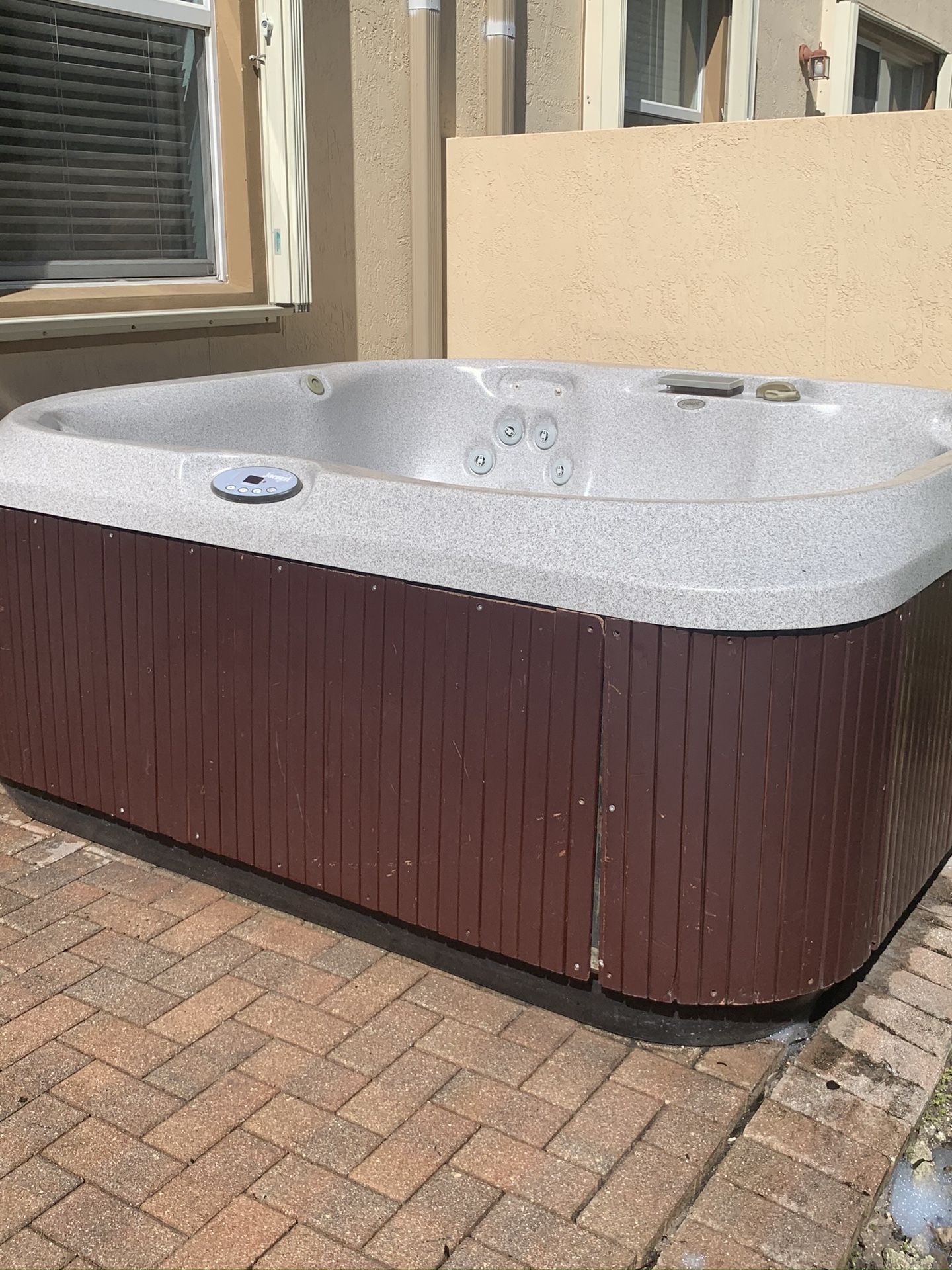 Jacuzzi Brand Hot Tub. for Sale in Fort Lauderdale, FL OfferUp