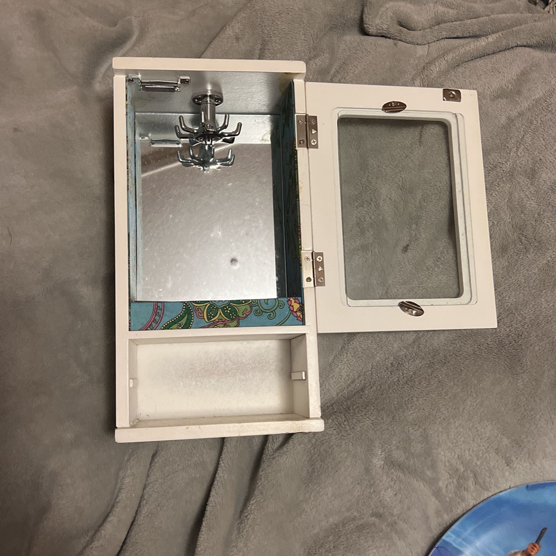 Great Jewelry Box For Rings And Necklaces