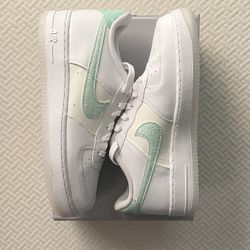 New Nike Air Force 1