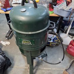 Cabela's 7 In 1 Cooker / Smoker / Grill