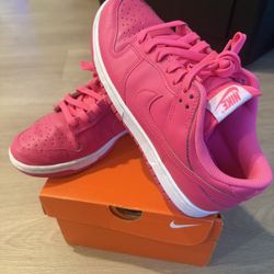 Nike Hyper Pink 