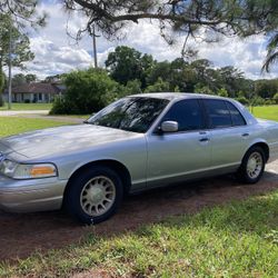 1999 Ford Crown Victoria 