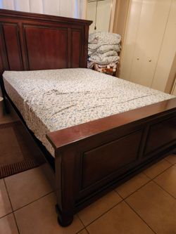 Wood queen bed