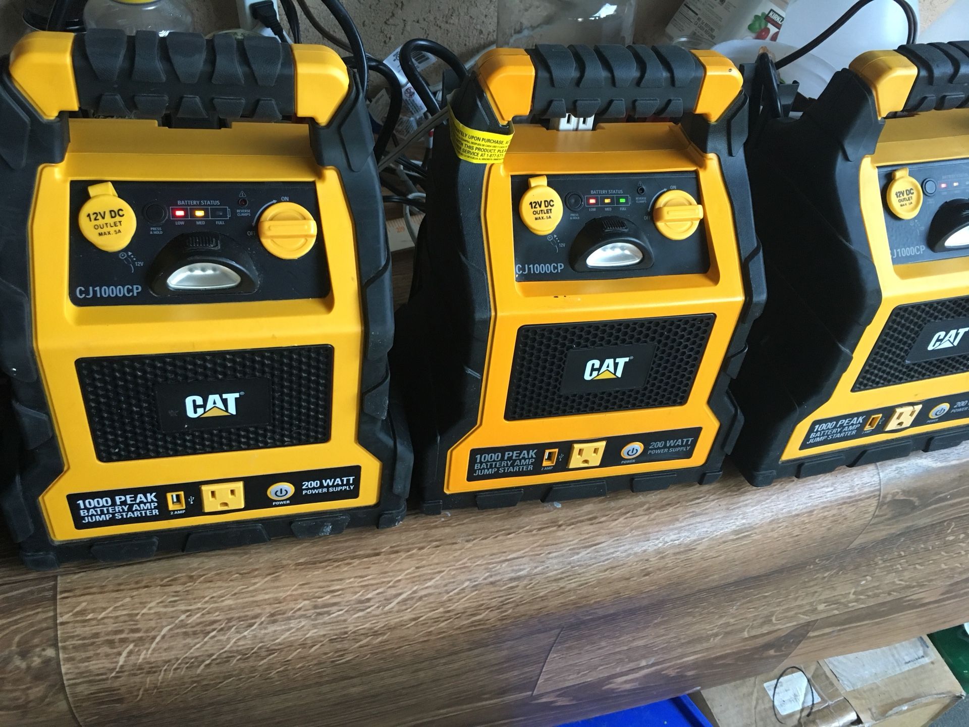 CAT PROFESSIONAL POWER STATION JUMP STARTER AND COMPRESSOR.