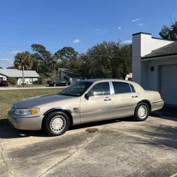 2002 Lincoln Town Car