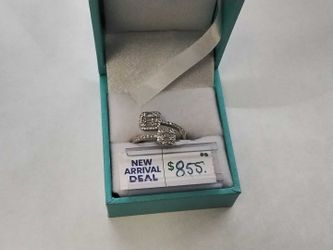 Women's Ring - Yellow Gold 18k (.750) 3.4 grams Size 6.5