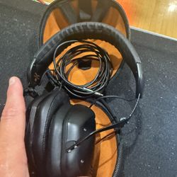 Vmoda - Crossfade Dj Headphones / Barely Used 