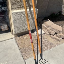 Husky 51 in. L Wood Handle 4-Tine Hand Cultivator 2 available - 15$ each