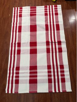 Red and white checkered rug/doormat, brand new, 90 x 150 cm.