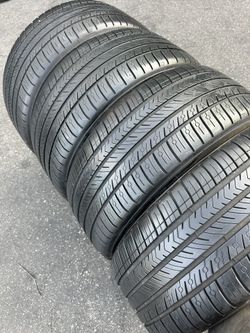 Selling Set Of Michelin 235/45/18