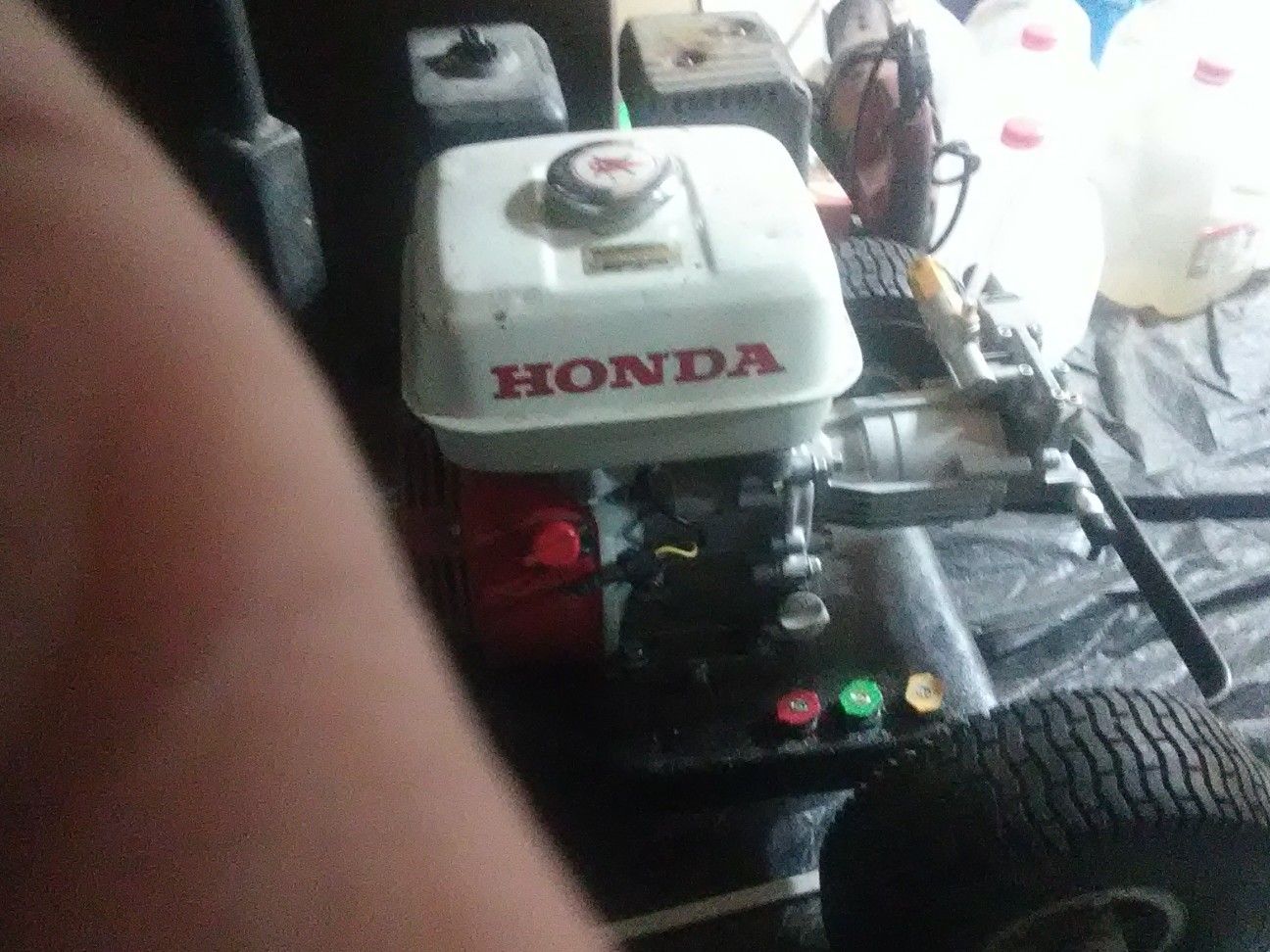 Honda commercial pressure washer with Honda gx 160 5.5 new pump new hose and gun with 5 tips