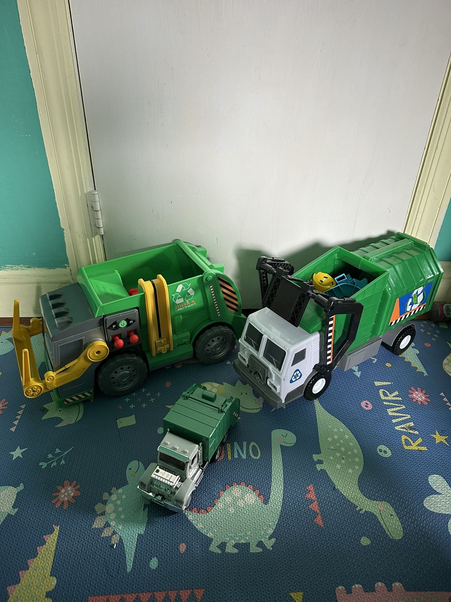 Toy Garbage / Recycle Trucks