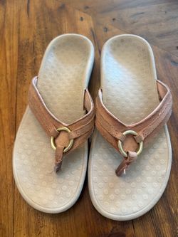 )Vionic Sandals Size 8 (Greenway Rd And Cave Creek Road )