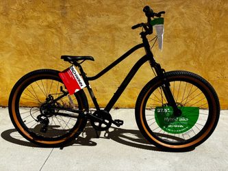 Schwinn Vega SE Hybrid Bike 27.5”