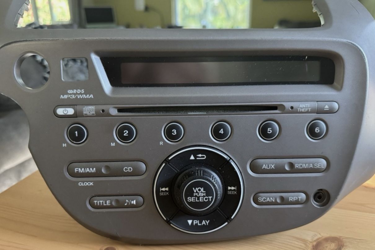 Honda Fit OEM Stereo System. Excellent Condition!