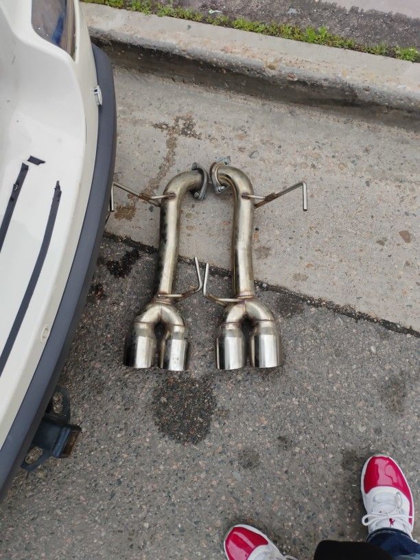Exhaust Pipes 4 Tips