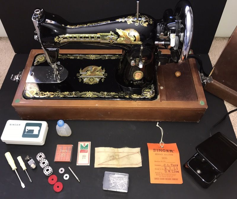 Vintage 1960's Singer Sewing Machine Replica Of 1937 Sphinx 15NL Model: RMM-1190 Excellent Working