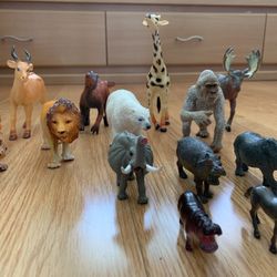 13 Realistic Plastic Animals 
