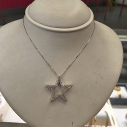 14k white gold necklace with diamond pendant 6 grams 22 long layaway available 10% down if you interested please make sure you ask for Maribel thank y