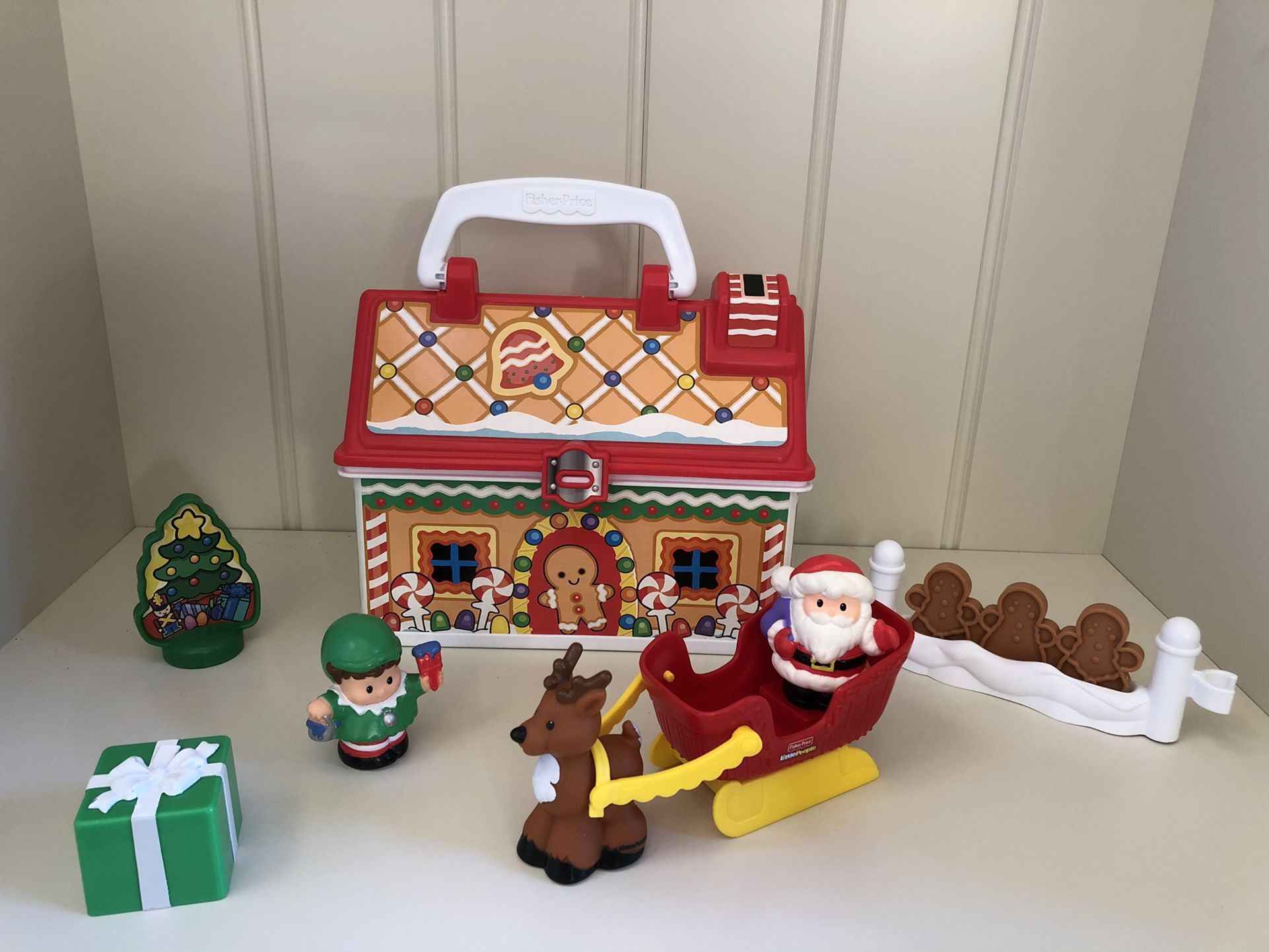 Fisher Price Little People Gingerbread House Christmas Playset