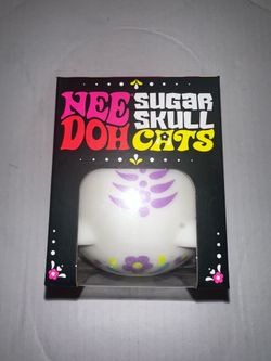 Needoh skull cat