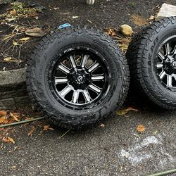 37x12.50xR20 Falken Wild peak Tires With Fuel Rims