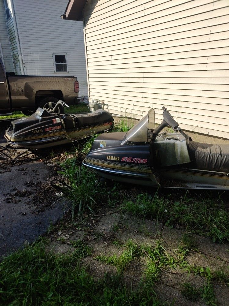 2 1980 Yamaha Exciter 440 Snowmobiles ( Non Running)$100