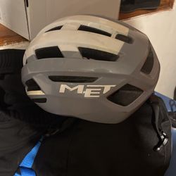 MET Helmet