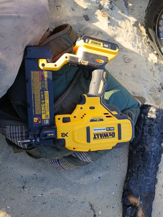 Dewalt 18GA. Brad Nailer