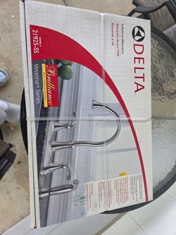 Kitchen faucet delta