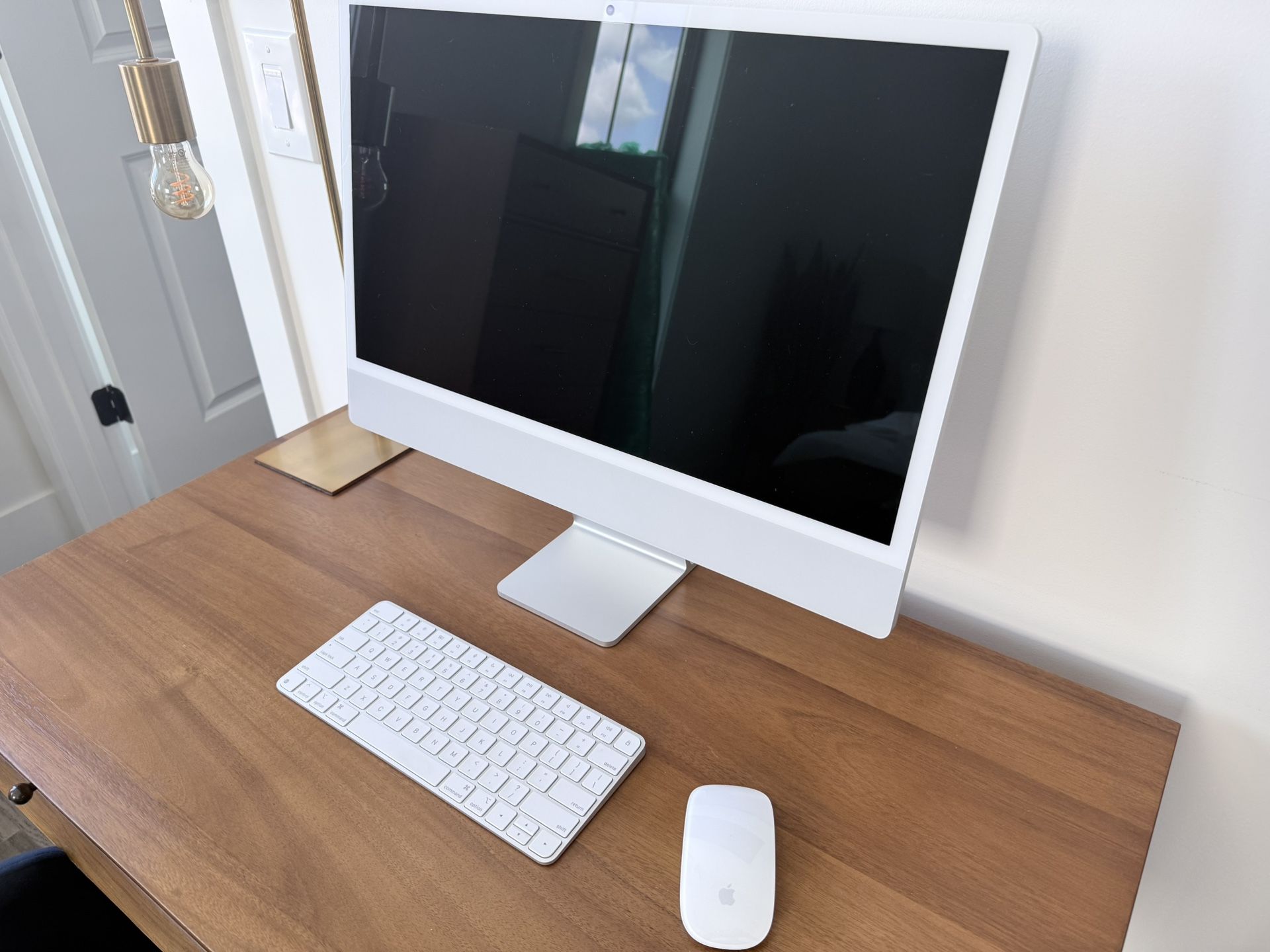 Apple iMac 24-inch (2024, M4) – 16GB Memory – Excellent Condition