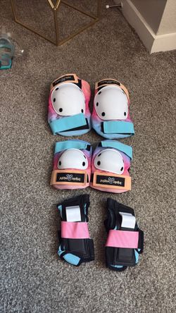 Skate pads size small “triple eight” skate pads