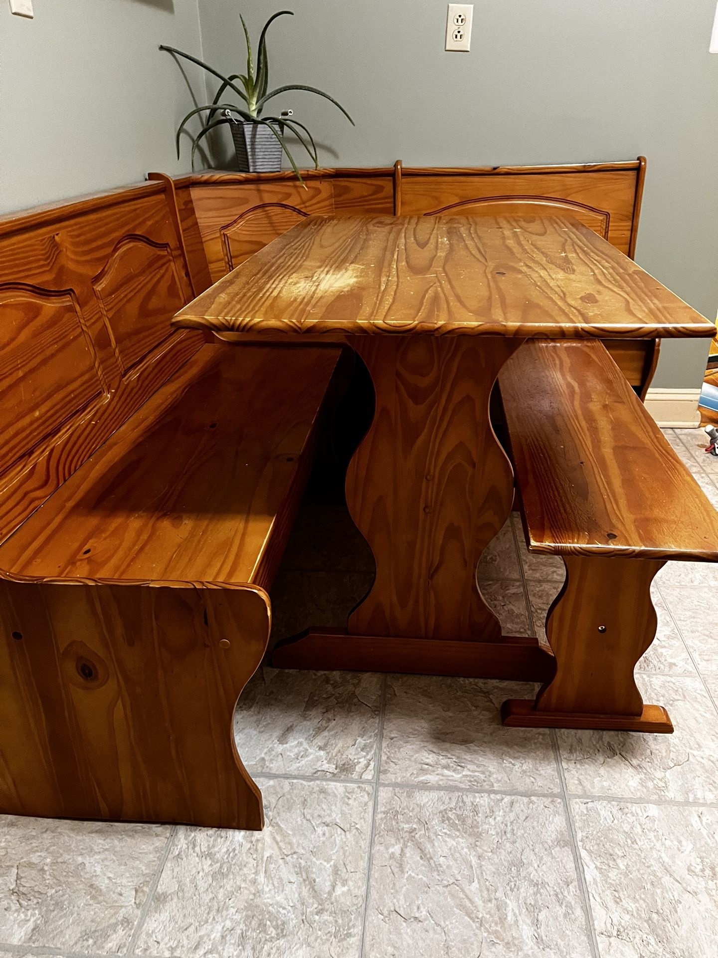Corner Table