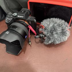 Sony A7III Bundle – Zeiss 25mm Batis Lens – Excellent Condition