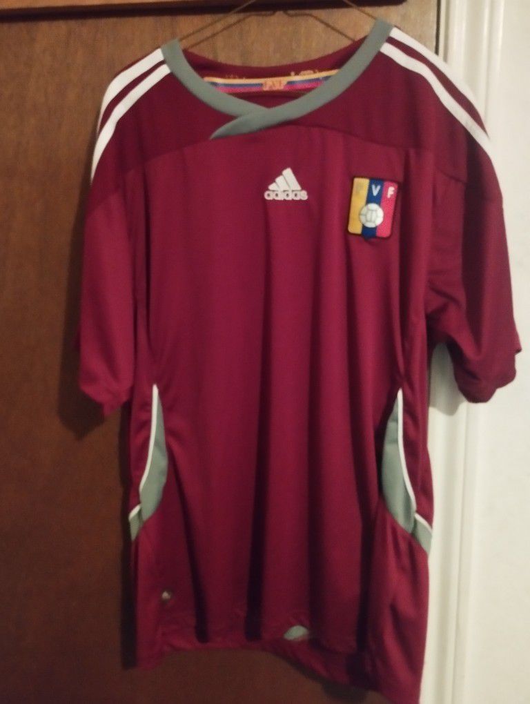 vender Permitirse Danubio VENEZUELA 2011 Adidas Home Football Shirt L Classic Soccer Jersey Vinotinto  for Sale in Grand Prairie, TX - OfferUp