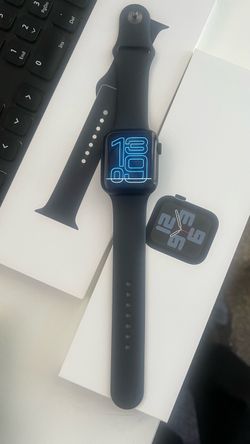 Apple Watch SE 44mm – Midnight Aluminum – Pristine Condition