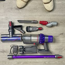 Dyson V10 Animal Cordless Stick Vacuum + Extra Attachments Excellent Condition