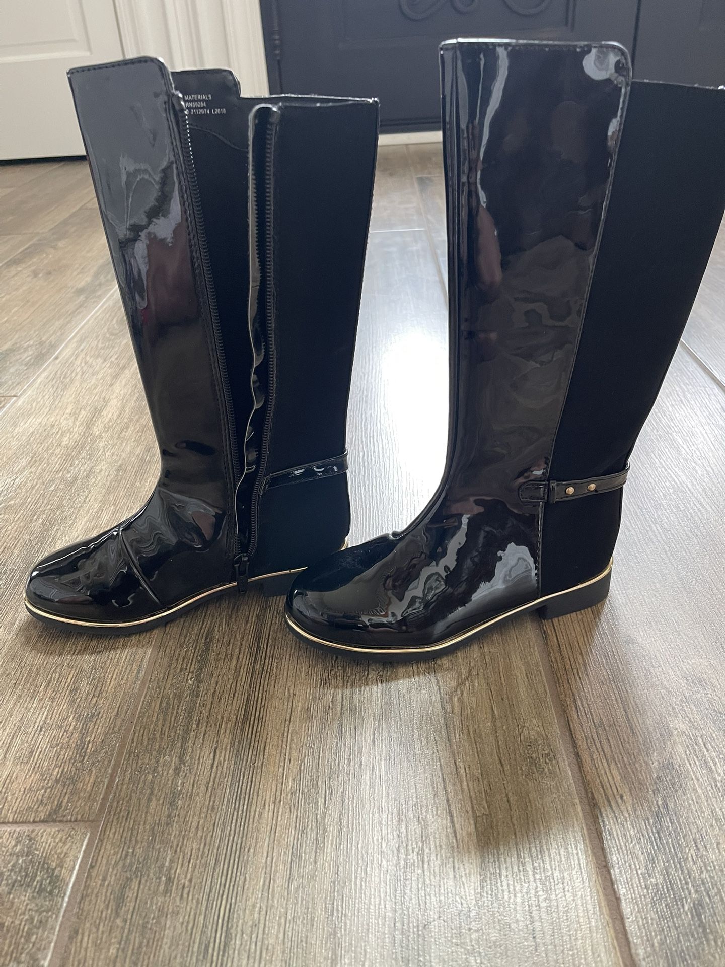Girls Black Rain Boots (size 12Y)