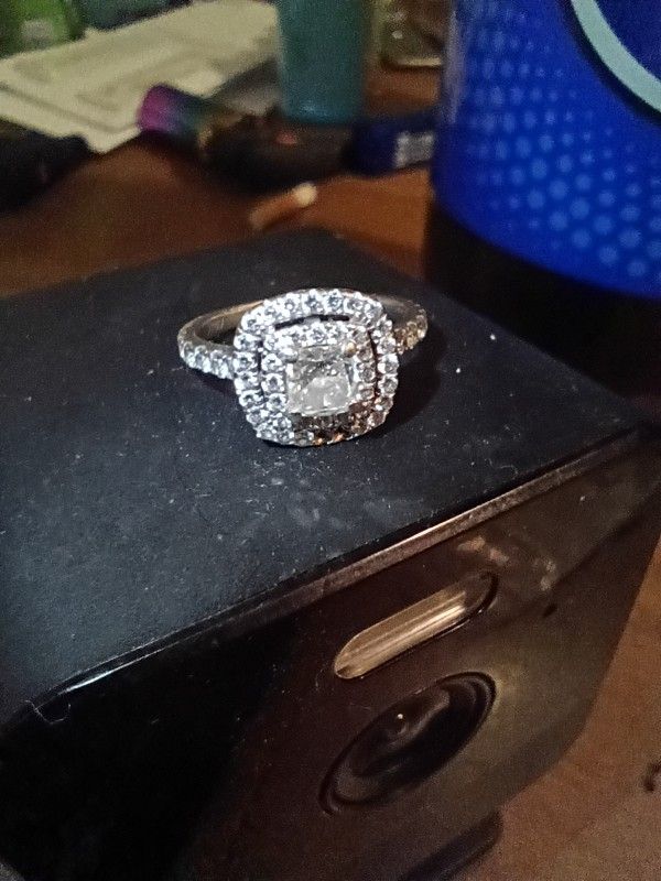 Karat And 1/2 Princess Cut Diamond Halo Ring♥️🎁📢