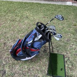 Left handed golf club set 
