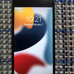 Apple iPhone 7 32GB StraightTalk Unlocked Like New!