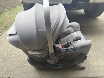 Nuna infant Carseat