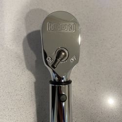 Icon 1/2 Inch Drive Torque Wrench (50-250ft-lb) 