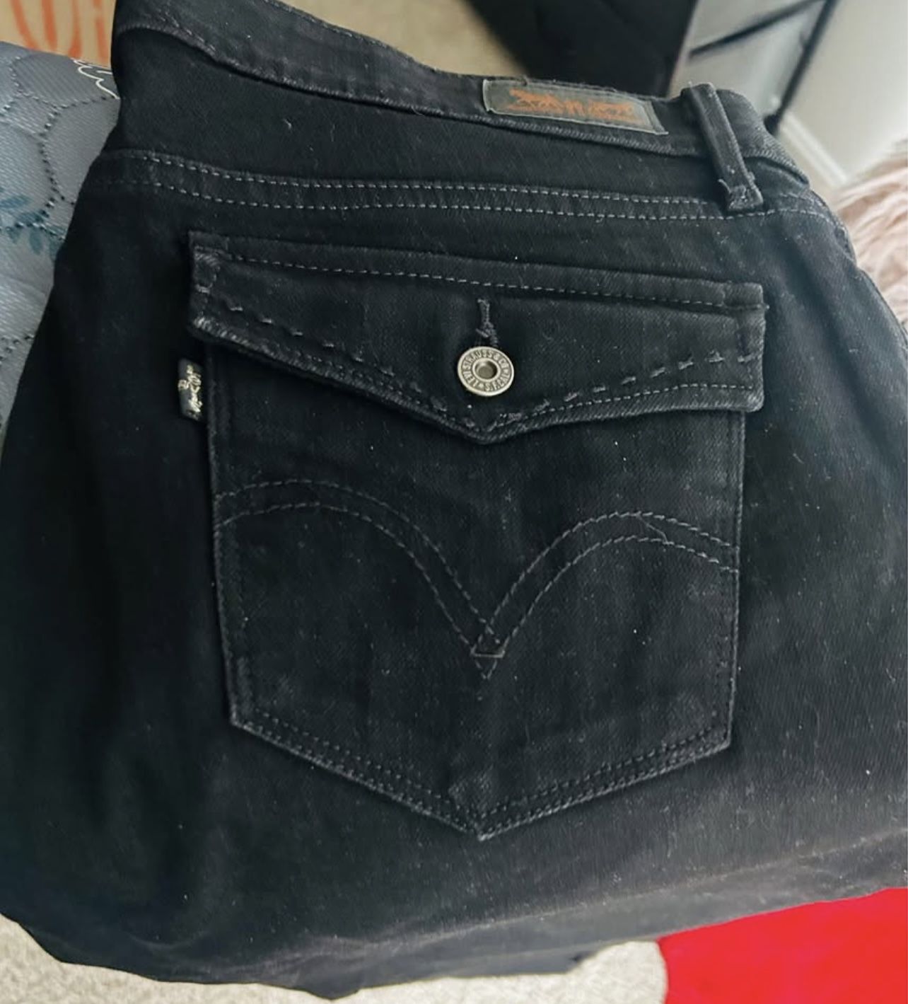 Levi’s women’s black jeans size 8