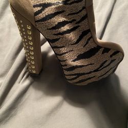 Tan/Black Print Thick Heels Size - 7 1/2