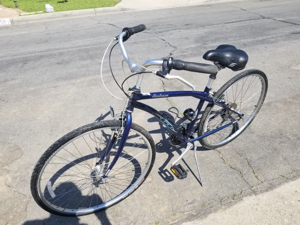 Gt AIRSTREAM 700X35 HYBRID BIKE BICYCLE
