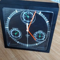 Vintage Wall Clock Black Plastic 70s Retro Mid Century Space Age Seventies Shabby Chic