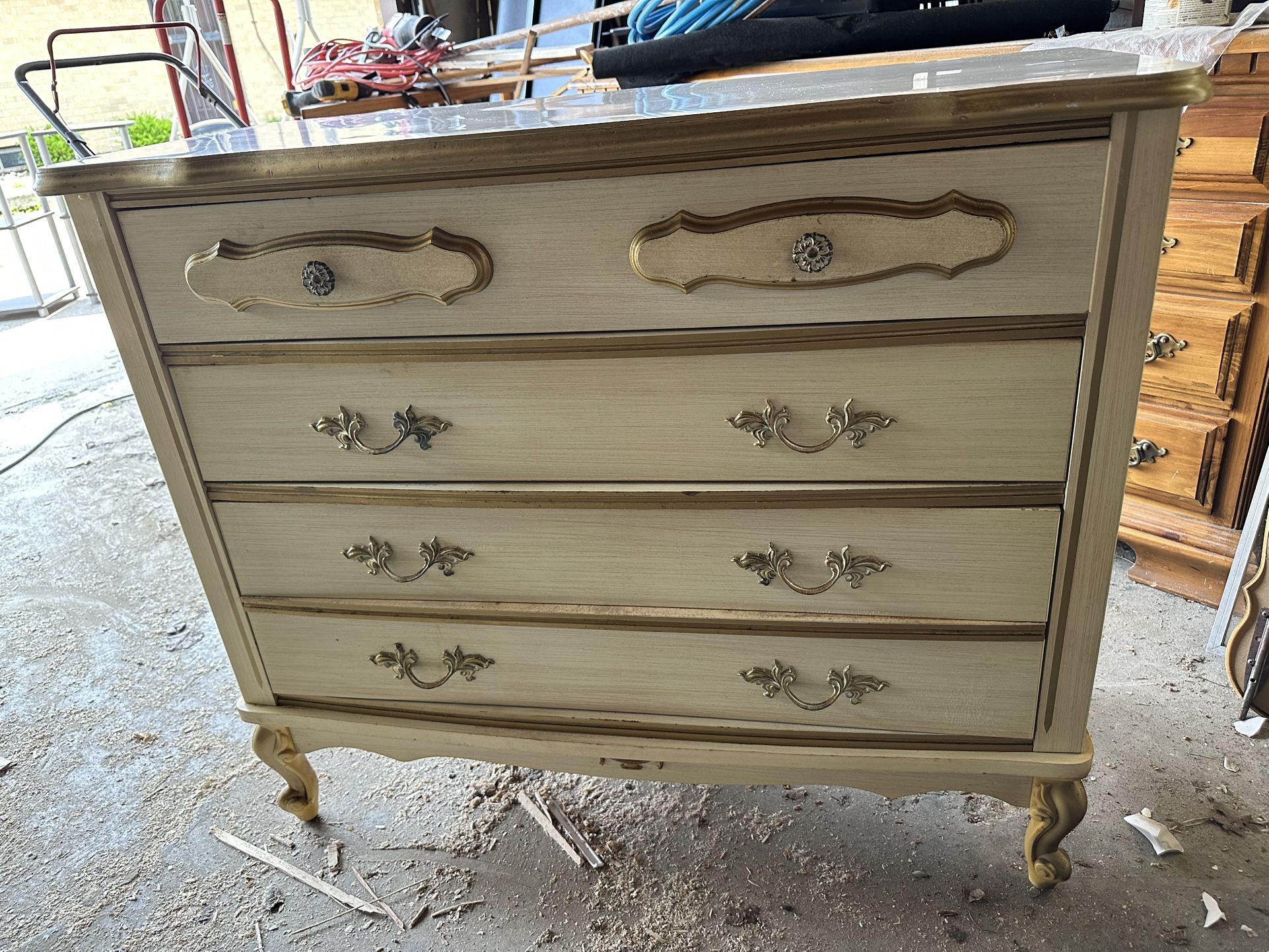 Dresser With Mirror
