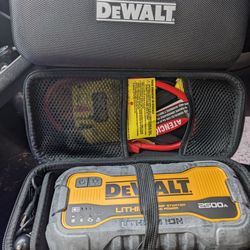 DeWalt 2500A Jump Starter